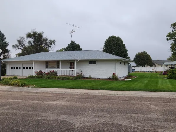 316 Circle Dr, Trenton, NE 69044