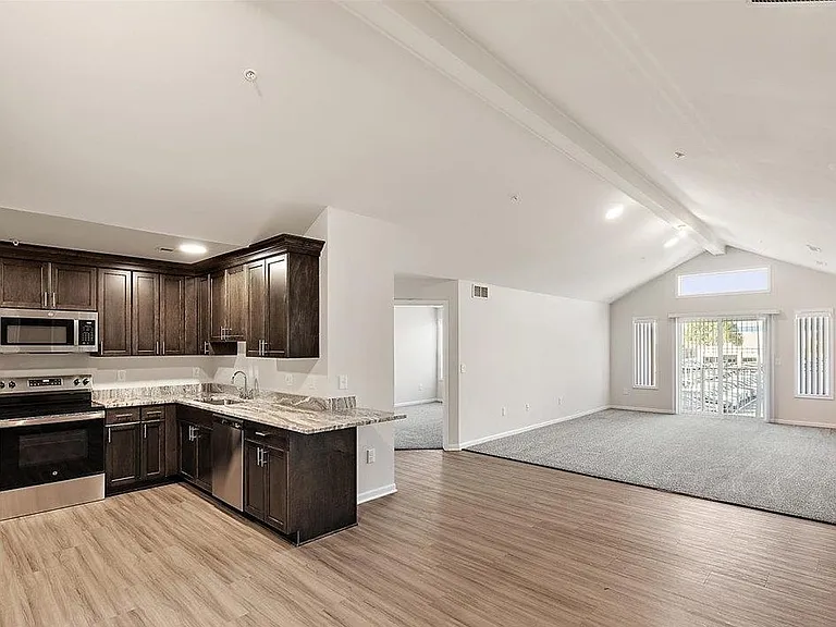 8292 Heywood Cir — Photo 5