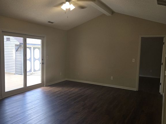 4th image of 1204 Elm St