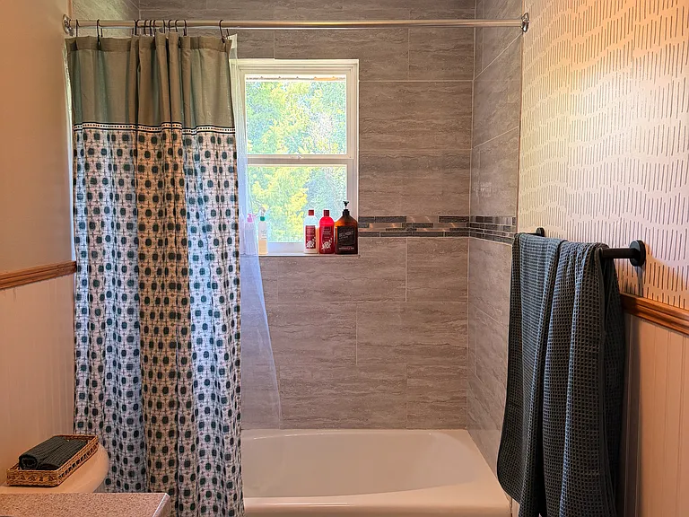 1024 Saint Clair Ave — Photo 9