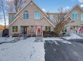90 Roundtree Ct, Beacon, NY 12508