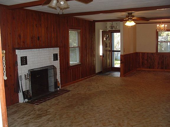 Living Room/Fireplace