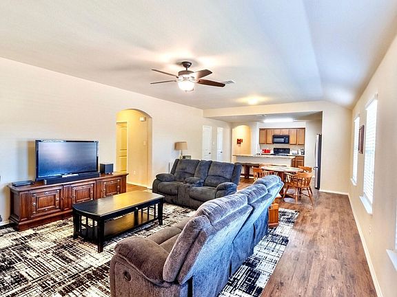 5th image of 1407 Pampa Grass Dr