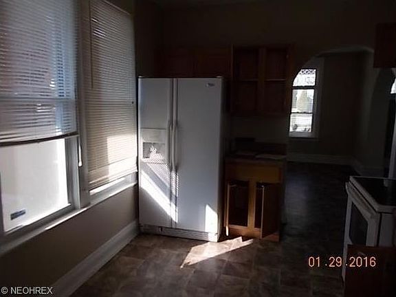 2nd image of 212 N 8th St