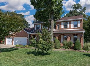 31 Fieldcrest Dr, Maryville, IL 62062