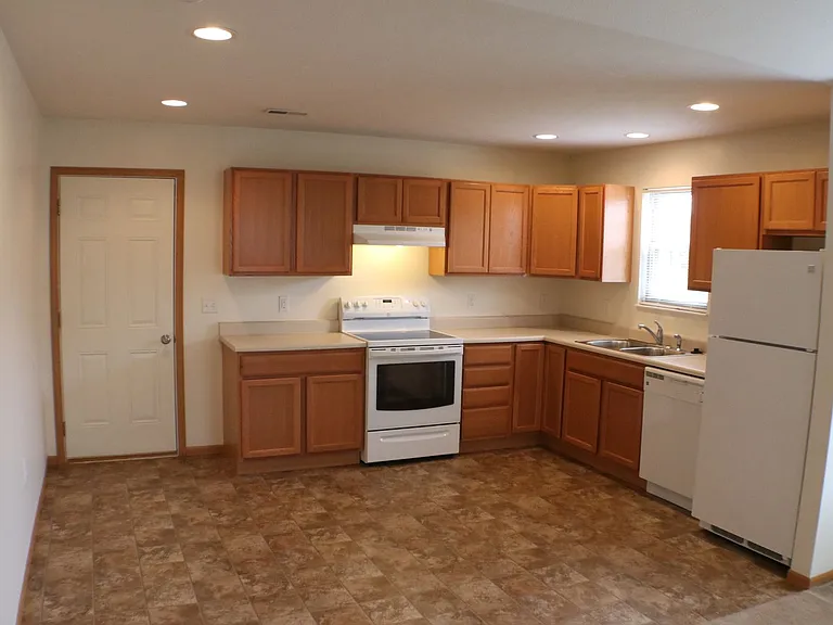 2240 Morning Glory Cir — Photo 17