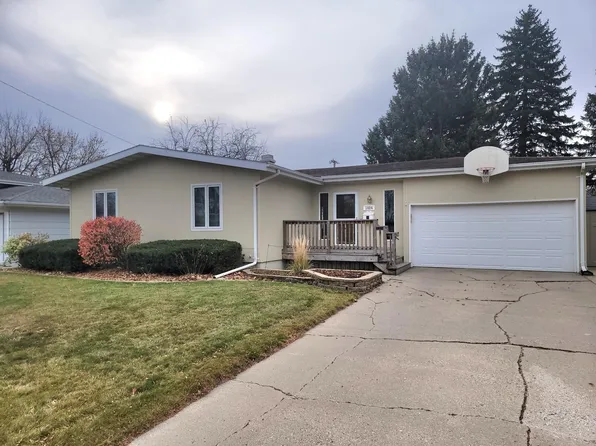 1024 12th Ave NE, Aberdeen, SD 57401