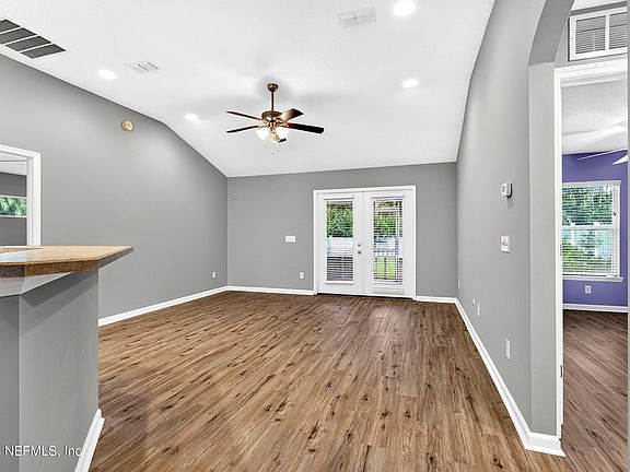 3rd image of 86269 VENETIAN Avenue