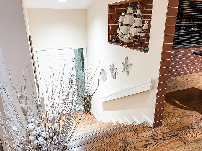 25 Lexington Ln W #E — Photo 17