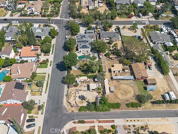 4th image of 10457 Variel Ave