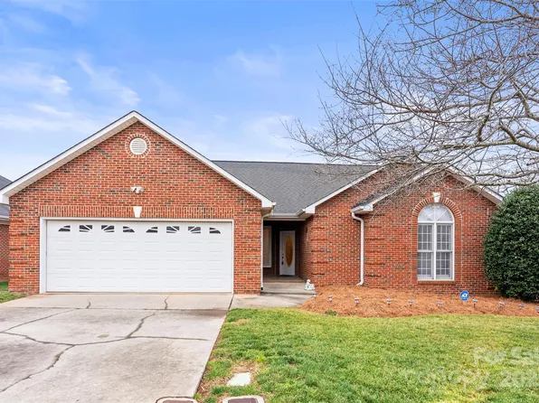 2323 Pinefield Ct, Gastonia, NC 28056