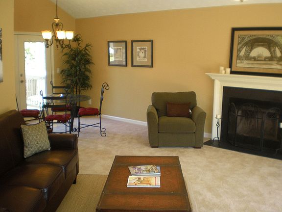 4th image of 806 Grindstone Pl SW
