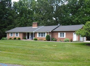 1203 Maple Dr, Hillsville, VA 24343