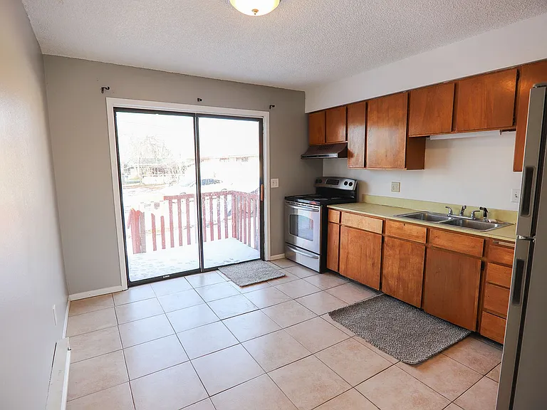 713 Halbert St — Photo 27