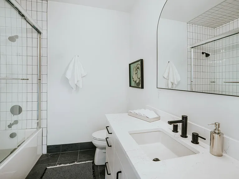 401 E Peach St — Photo 46