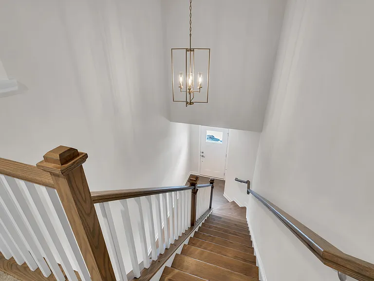 116 S Durham Dr — Photo 19