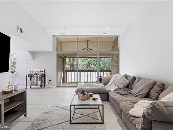 4th image of 1661 Parkcrest Cir