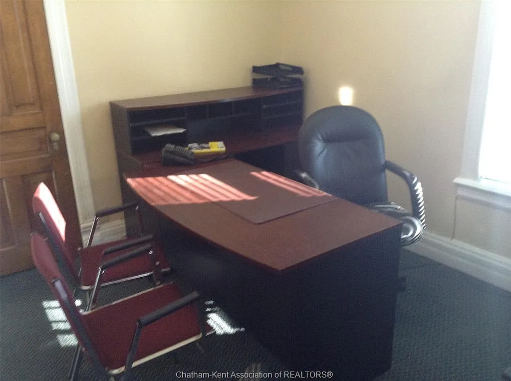 Studio, $500 — Photo 2