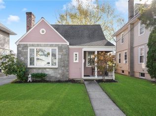 72 Oakland Ave, Cranston, RI 02910