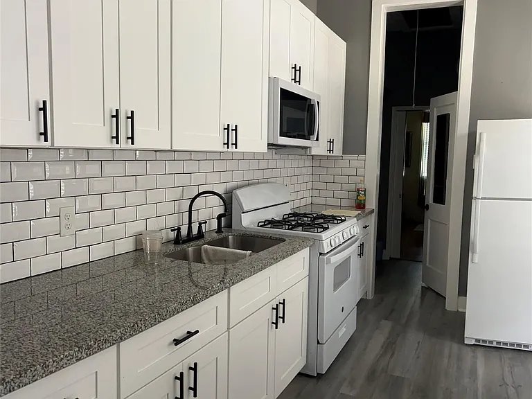 1233 Morris St — Photo 7
