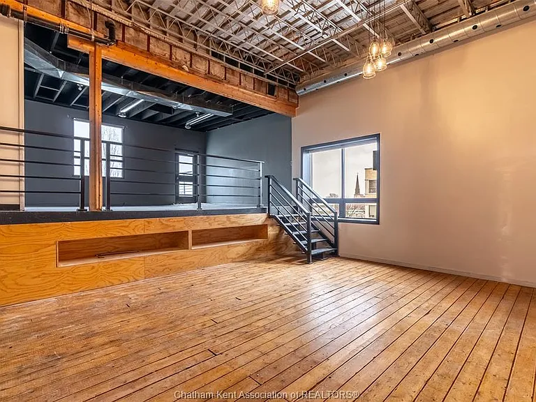 138 King St W #302 — Photo 15