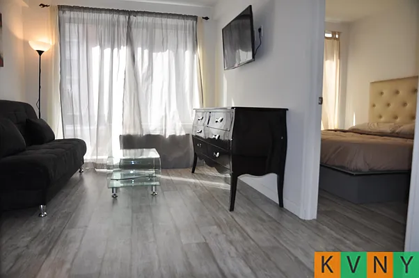 Rented by KVNY Soho | media 59