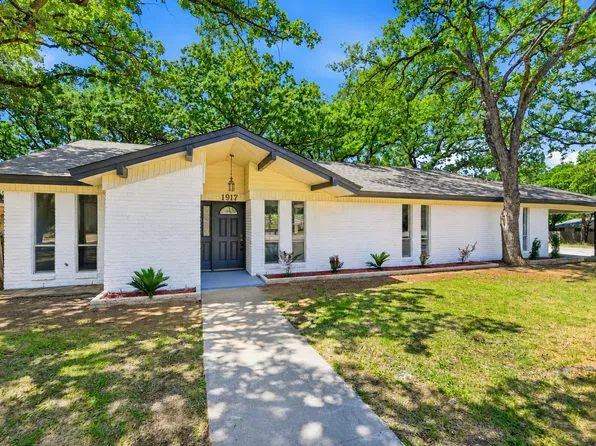 1917 Toplea Dr, Euless, TX 76040