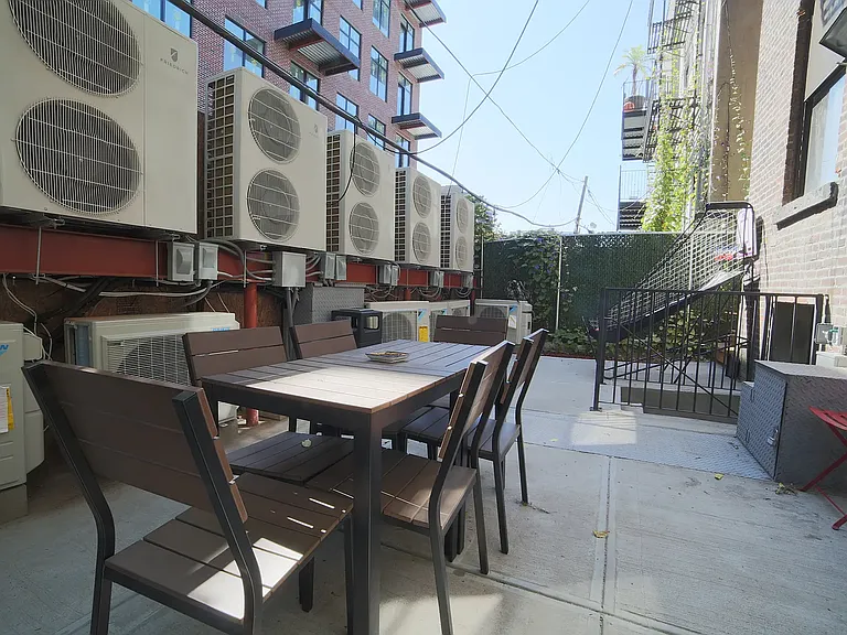 162 Pulaski St #3L — Photo 23
