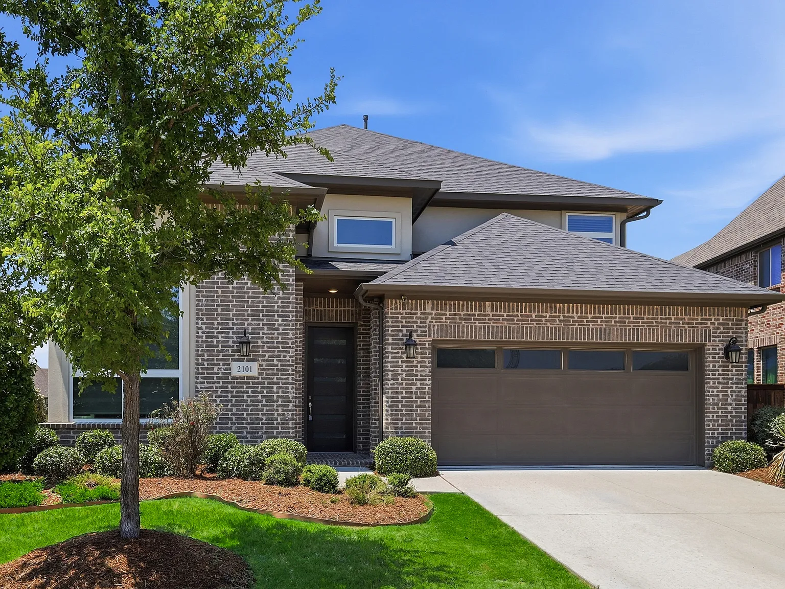 5 bed, 3729 sqft, $3,995 — Photo 2