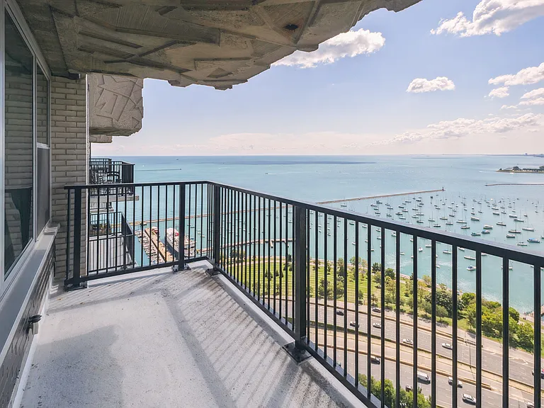 400 E Randolph St #3905 — Photo 14
