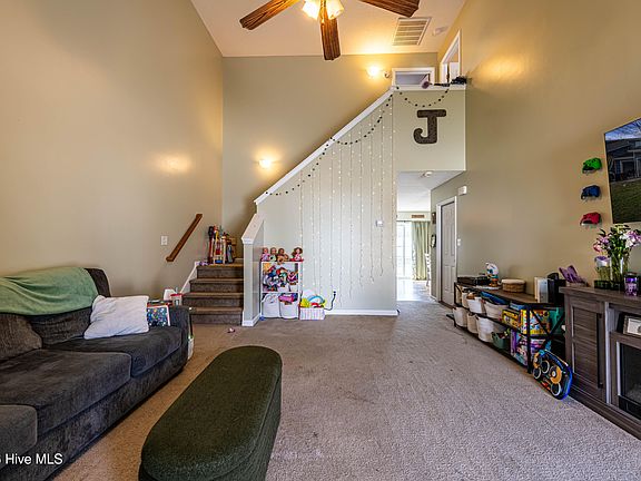 2nd image of 161 Kelly Circle