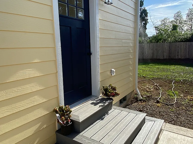 381 S 51st Pl — Photo 2