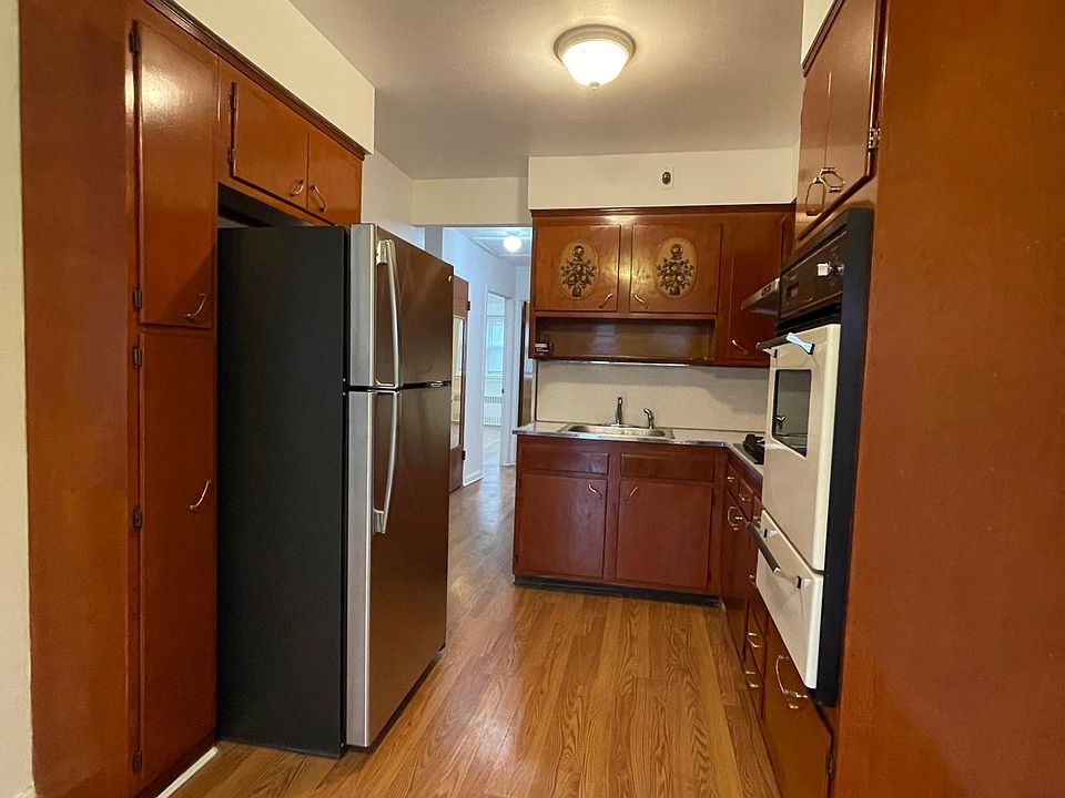 1st image of 133 Bay 47th St #2