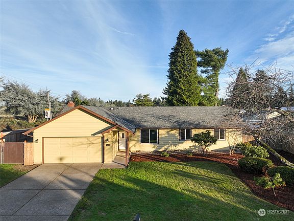 2nd image of 805 NE 117th Avenue