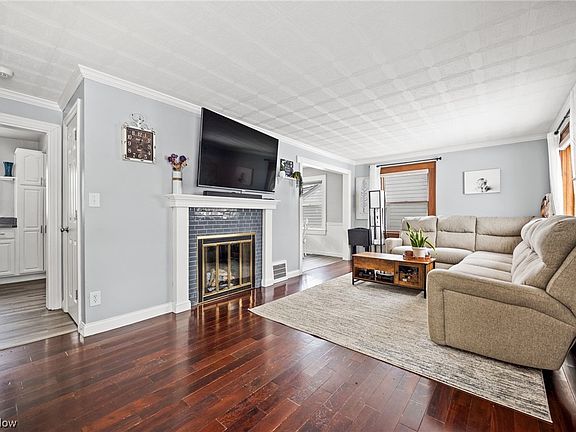 4th image of 2220 Buena Vista Dr