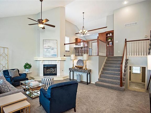 5th image of 221 NE Dreamweaver Ave