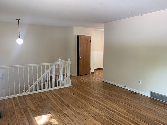 4th image of 320 Del Clair Rd