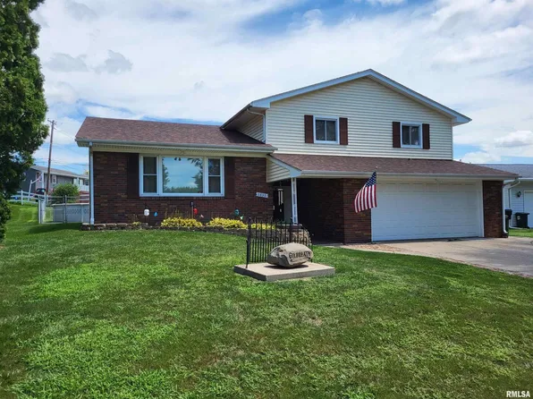 3835 Kelling St, Davenport, IA 52806