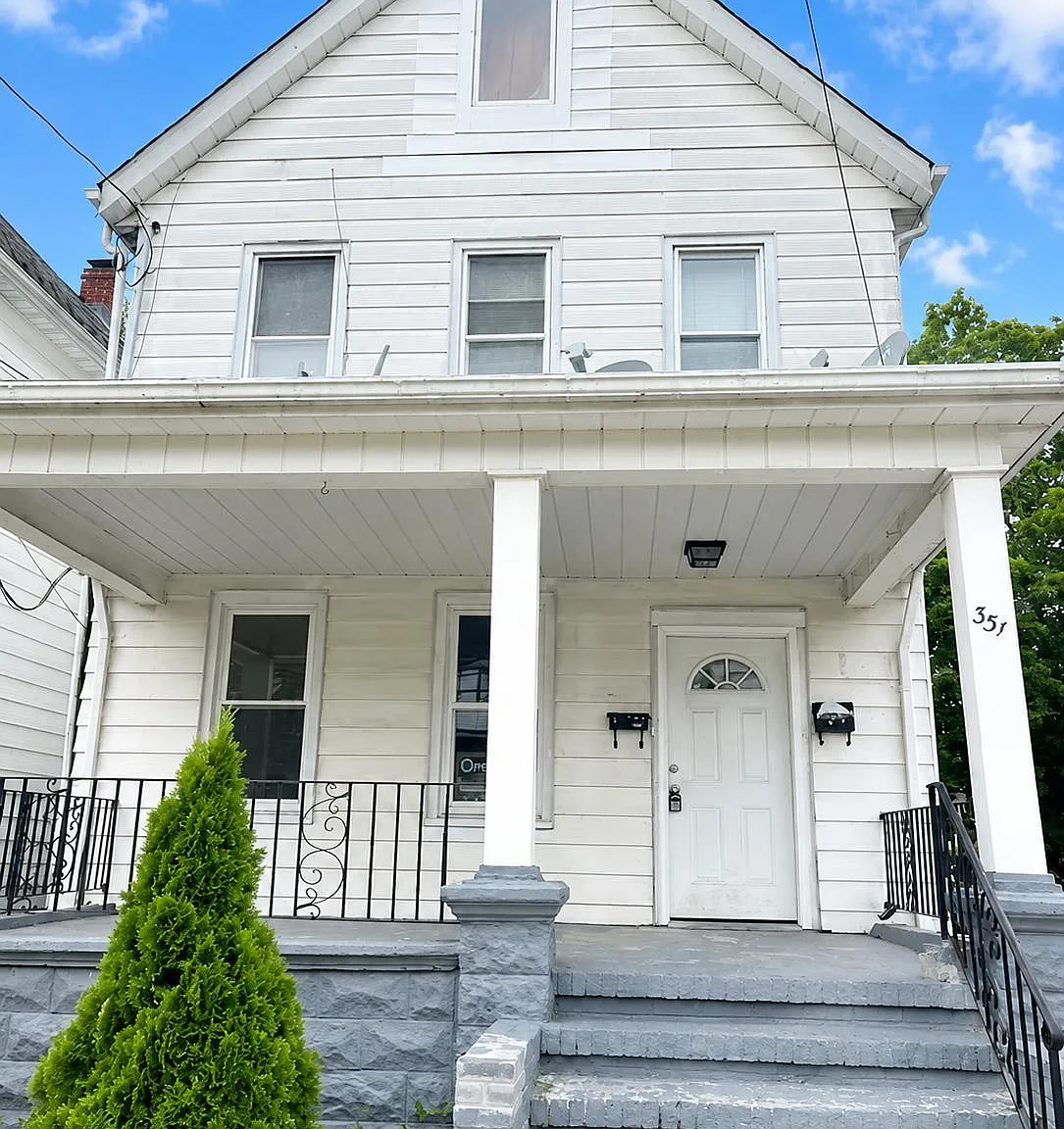 3 bed, 1.0 bath, 1134 sqft, $2,800 — Photo 1