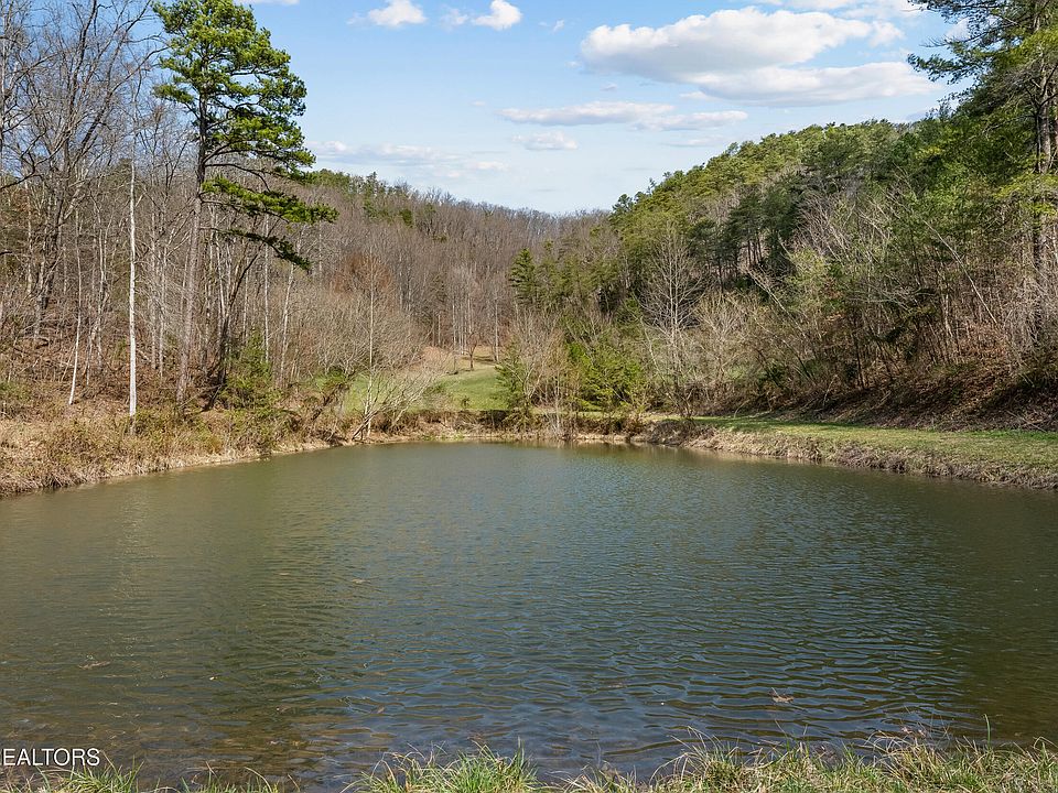 7th image of 634 Old Cedar Creek Rd