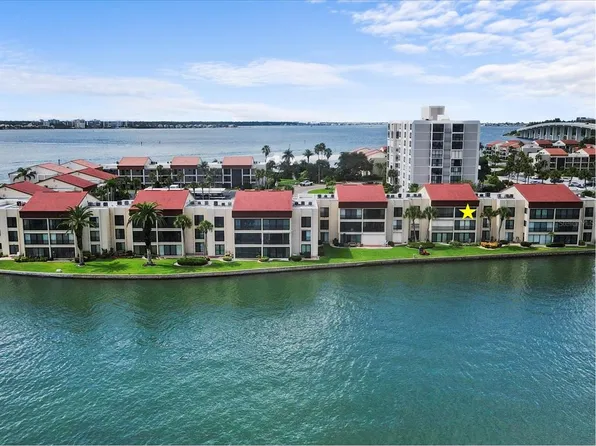 868 Bayway Blvd APT 303, Clearwater, FL 33767