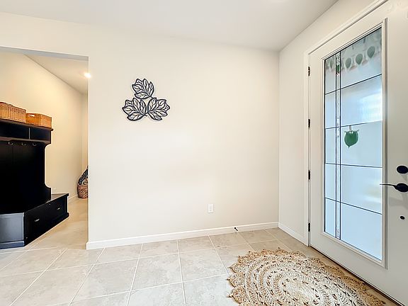 5th image of 1021 Savannah Palms Blvd