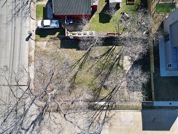 3rd image of 3415 Vilbig Rd