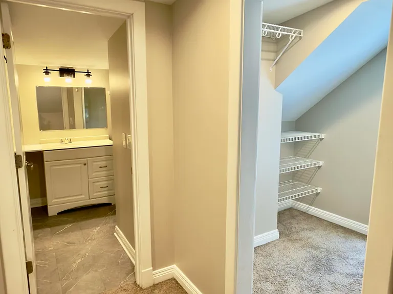 2125 Crittenden Dr — Photo 17