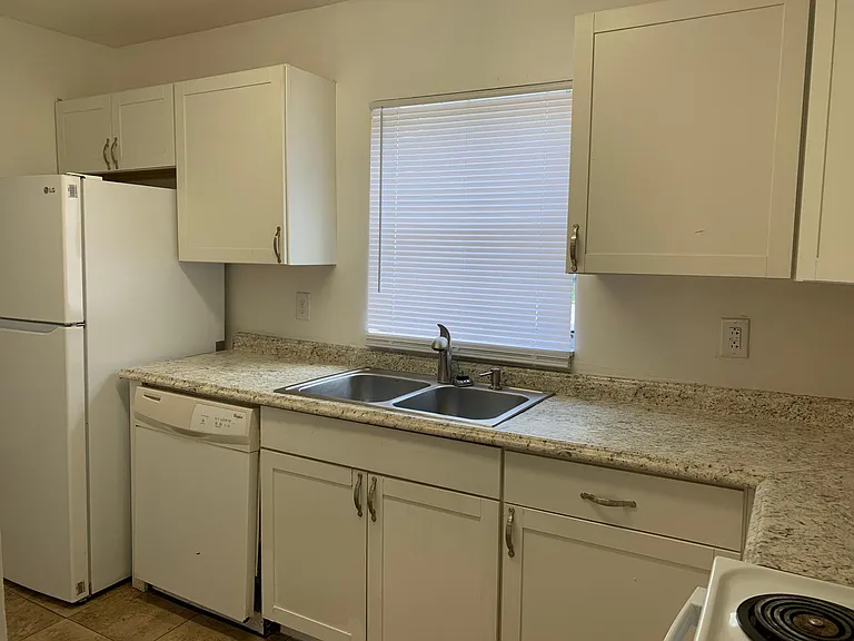 6120 SW 12th Pl — Photo 5