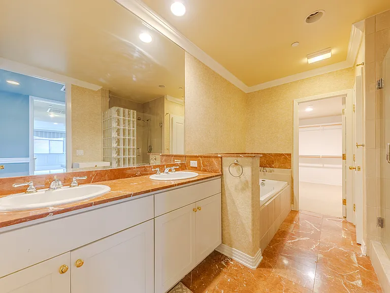 748 Locust St — Photo 13