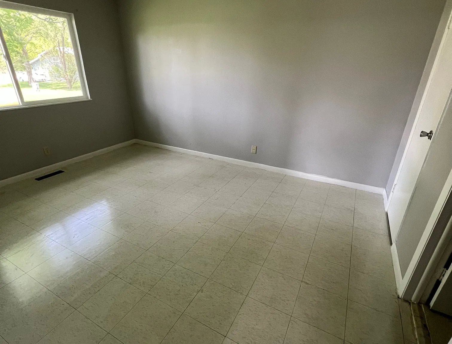 3 bed, 1.5 bath, 1660 sqft, $1,095 — Photo 4