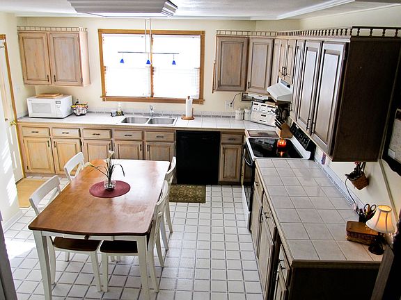 Large eat-in kitchen