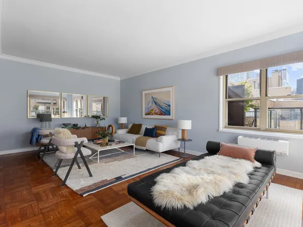 415 East 52nd Street image 3 of 10