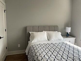 3rd image of 1812 Wedgewood Ave #1812